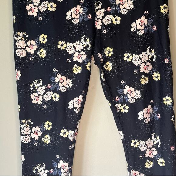 Maurices Blue Floral Patterened In Motion Cropped Leggings Size Large - Picture 8 of 10